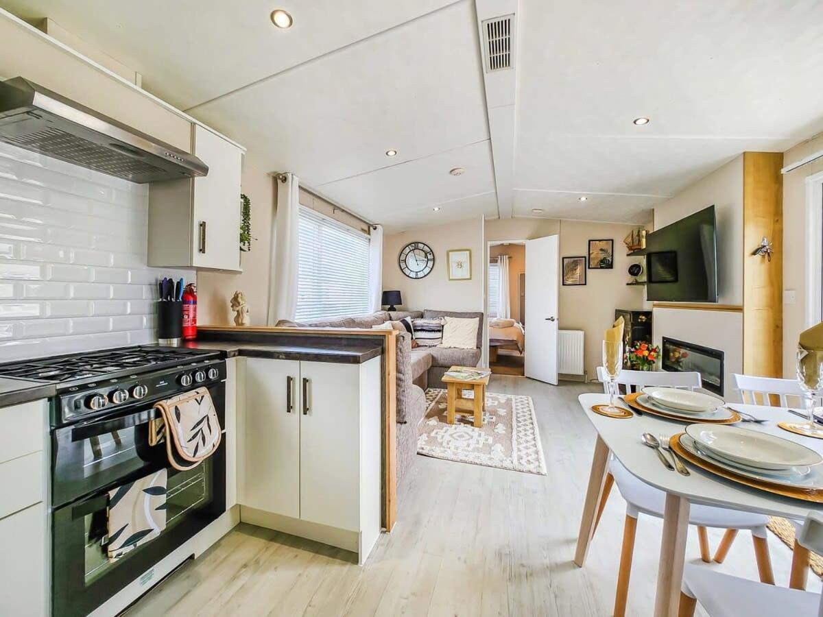 Escape To Paradise At Pevensey Bay Holiday Park 13 Woodland Walk Villa Exterior foto