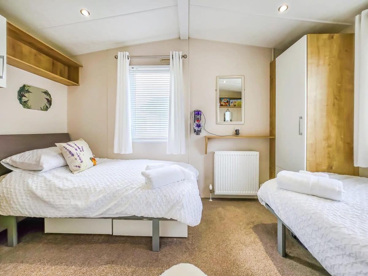Escape To Paradise At Pevensey Bay Holiday Park 13 Woodland Walk Villa Exterior foto