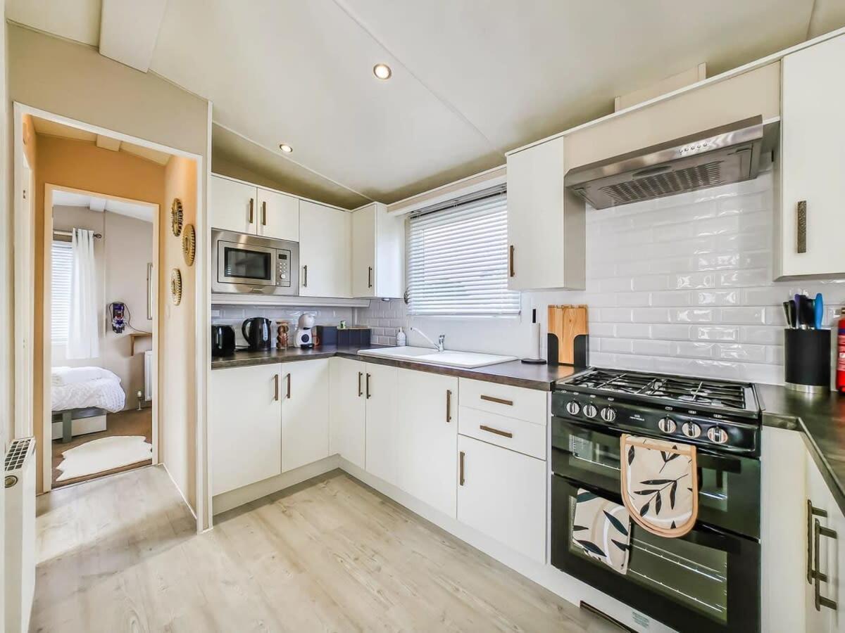 Escape To Paradise At Pevensey Bay Holiday Park 13 Woodland Walk Villa Exterior foto